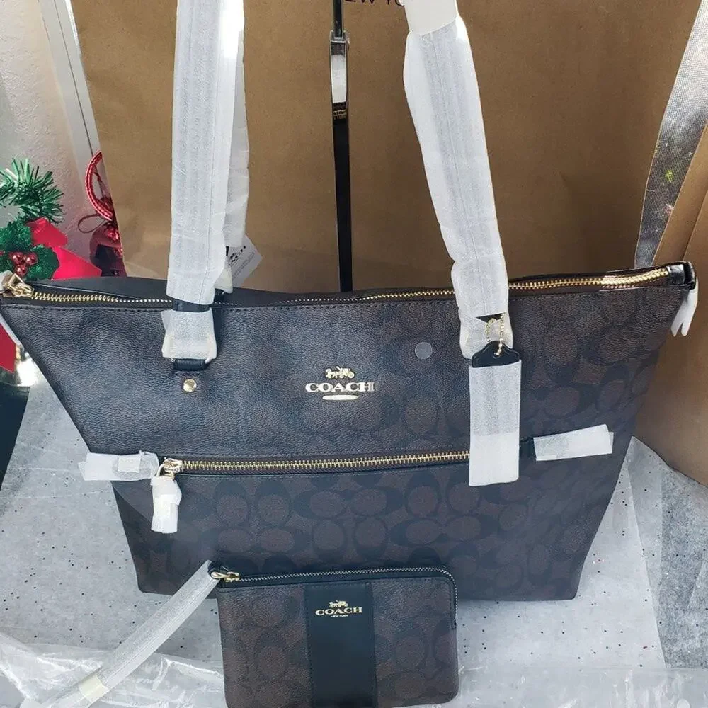COACH Gallery Tote & Wallet Combo NWT